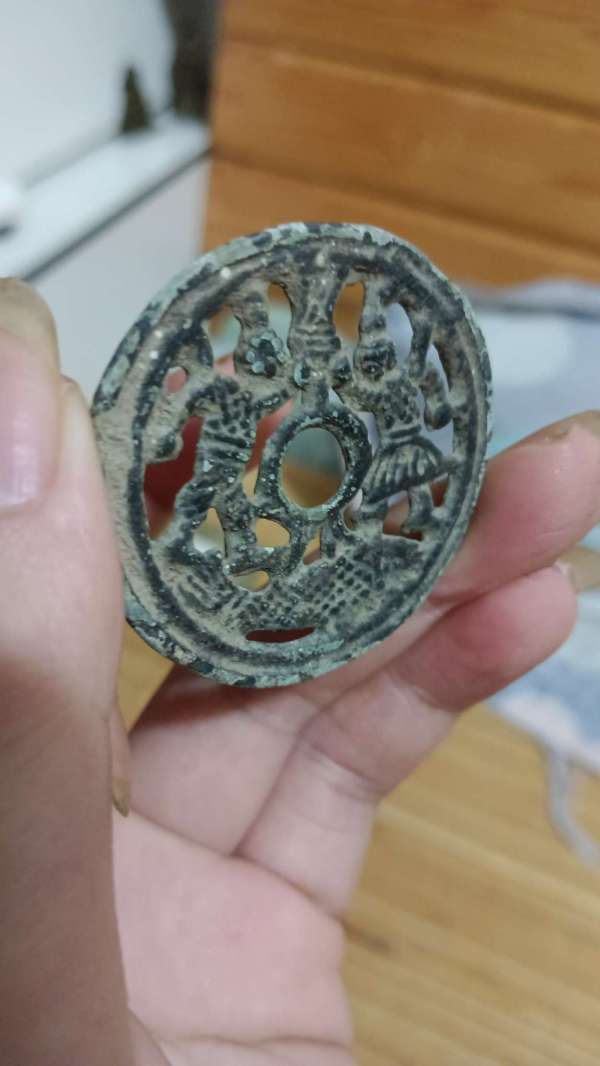 古玩錢(qián)幣遼金鏤空舞人魚(yú)紋花錢(qián)真品鑒賞圖