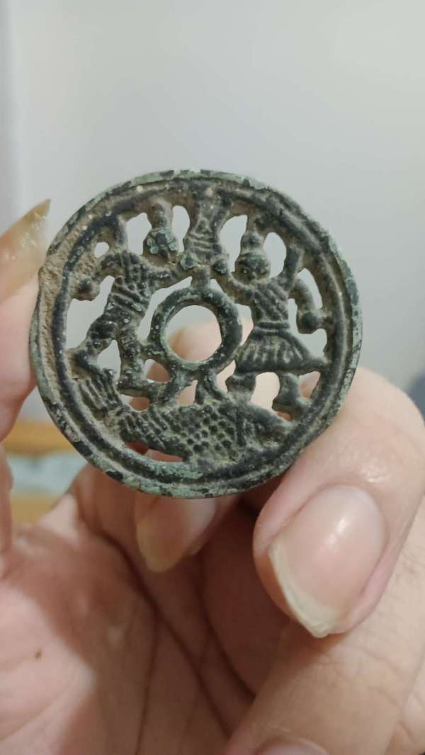 古玩錢(qián)幣遼金鏤空舞人魚(yú)紋花錢(qián)真品鑒賞圖