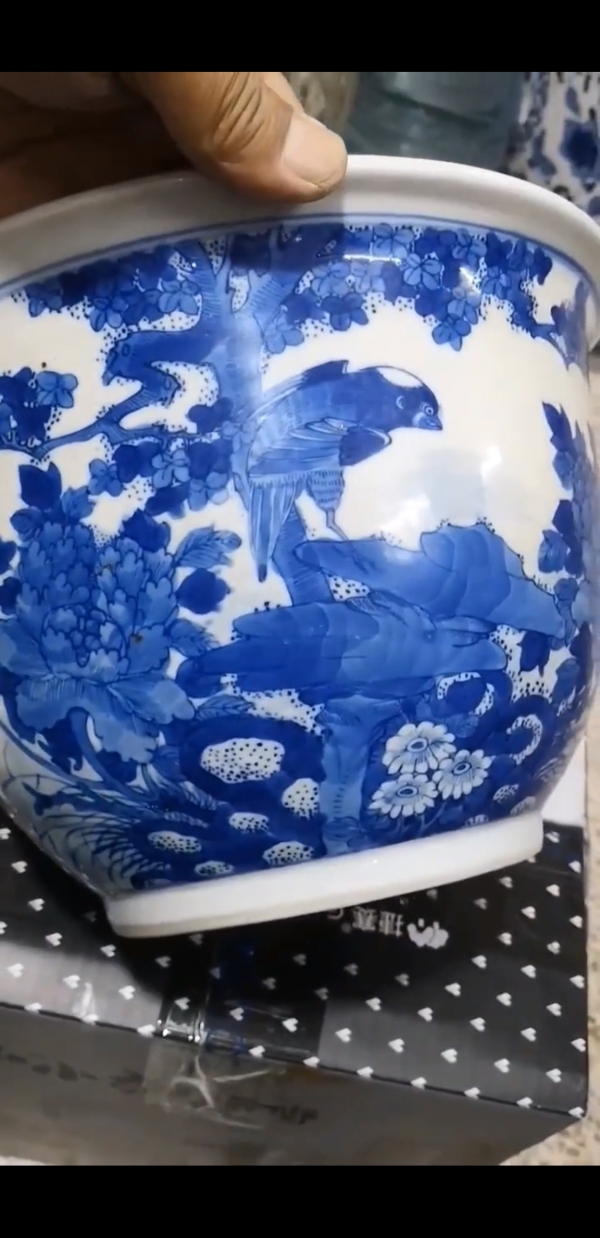 古玩陶瓷花鳥紋青花花盆真品鑒賞圖