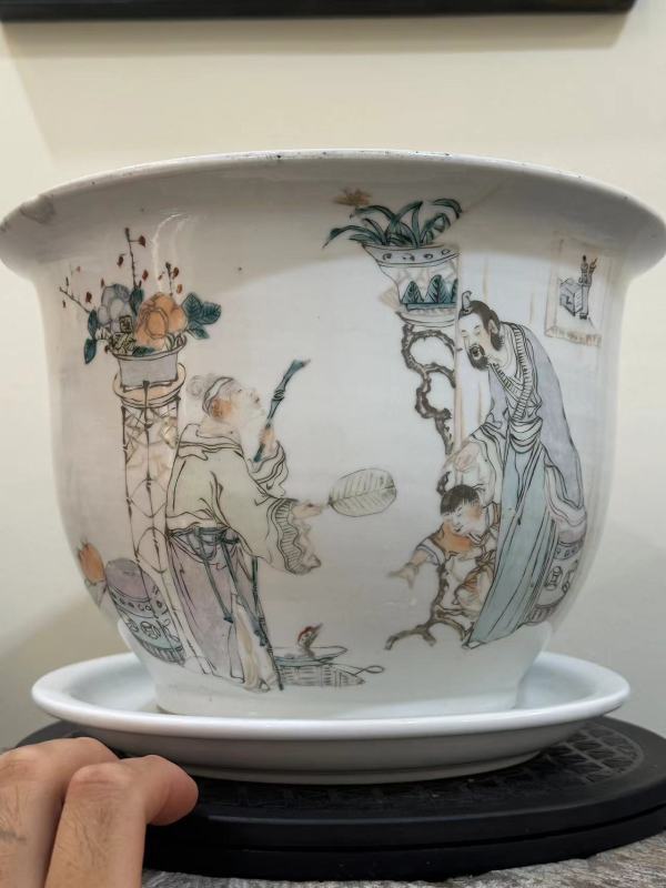 古玩陶瓷人物紋花盆真品鑒賞圖