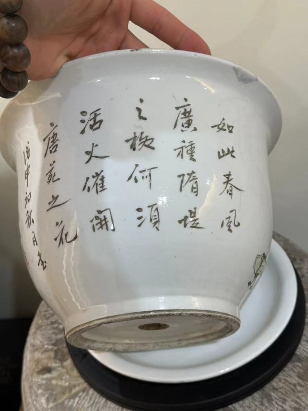 古玩陶瓷人物紋花盆真品鑒賞圖