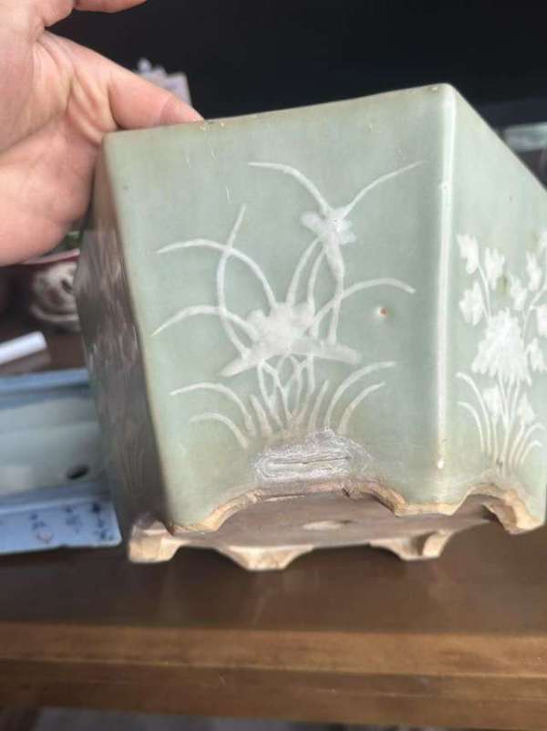 古玩陶瓷豆青釉堆白花卉紋六方花盆真品鑒賞圖