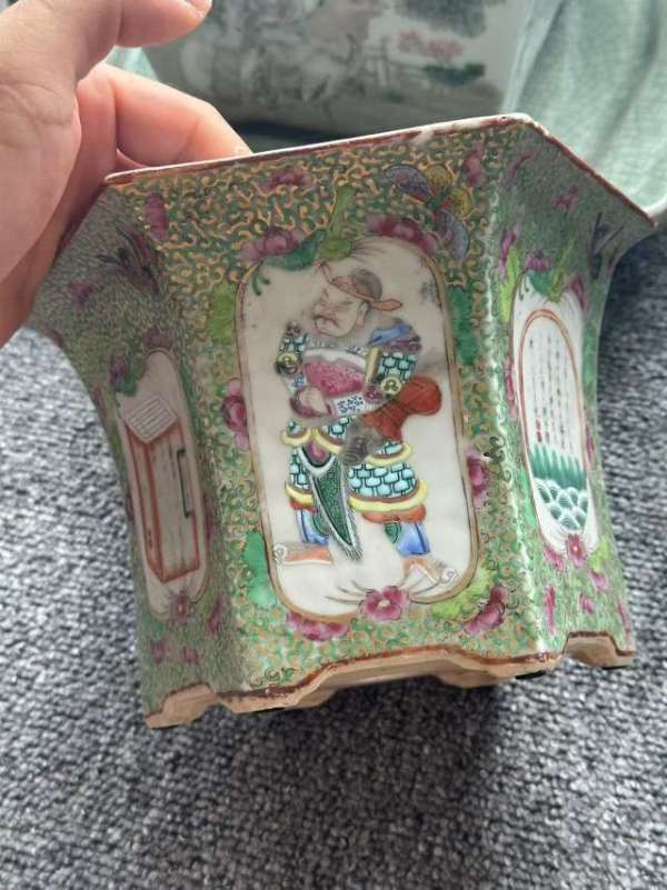 古玩陶瓷無雙譜粉彩花盆真品鑒賞圖