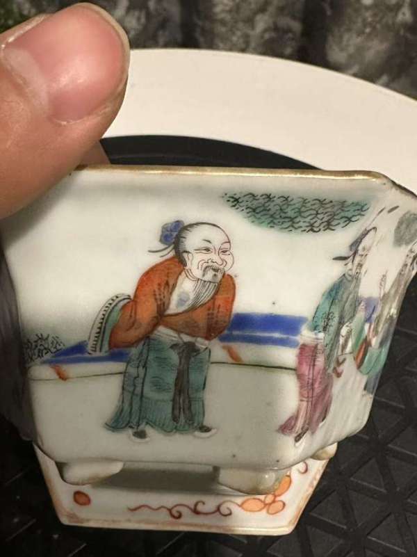 古玩人物紋粉彩花盆真品鑒賞圖