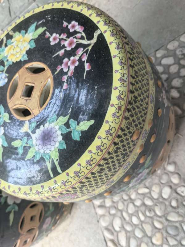 古玩陶瓷花卉紋繡蹲真品鑒賞圖