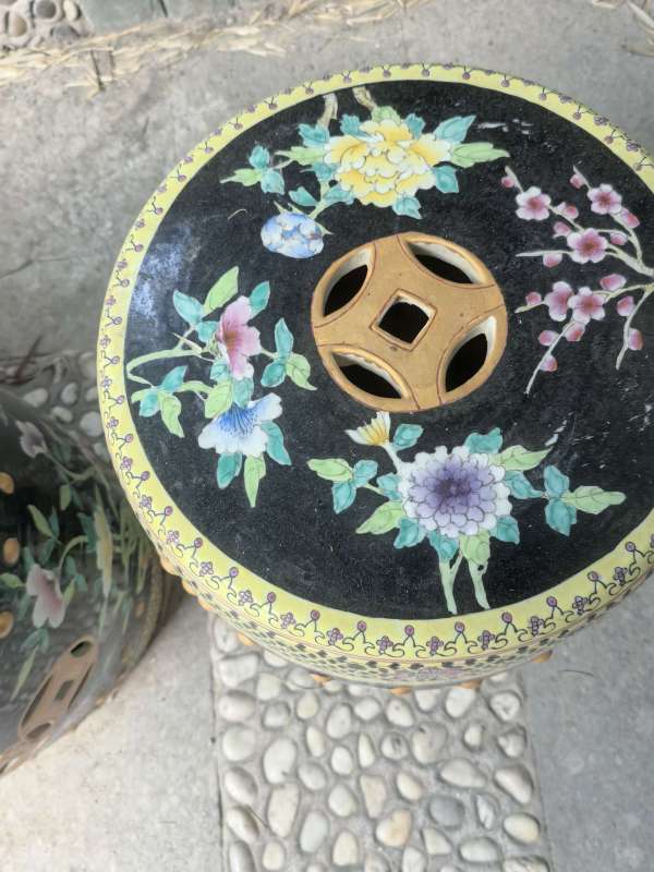 古玩陶瓷花卉紋繡蹲真品鑒賞圖
