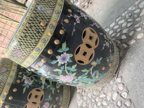 古玩陶瓷花卉紋繡蹲真品鑒賞圖