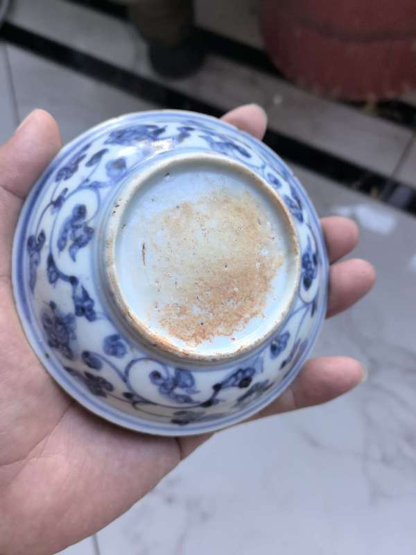 古玩陶瓷樹石欄桿青花盤真品鑒賞圖