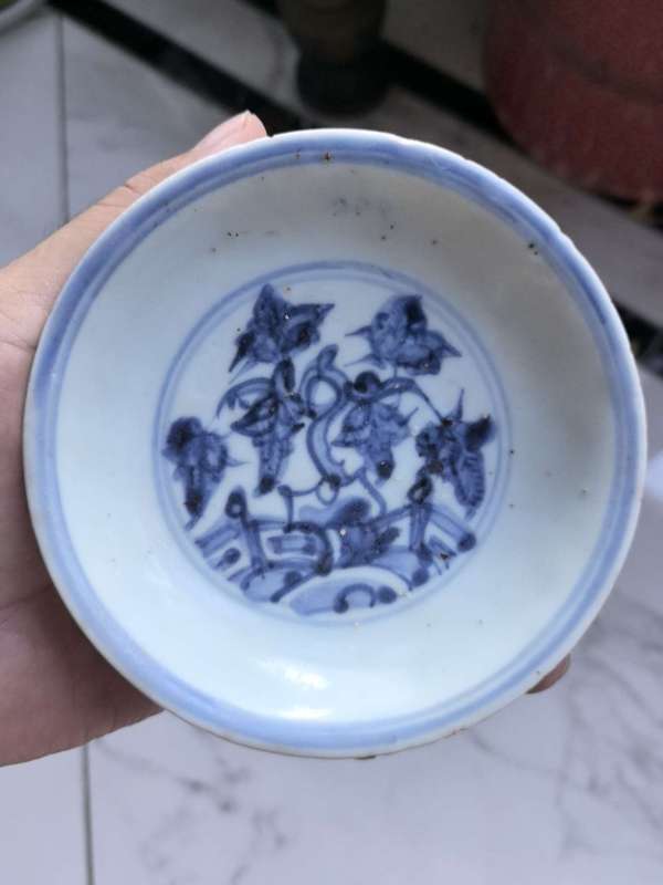 古玩陶瓷樹石欄桿青花盤真品鑒賞圖