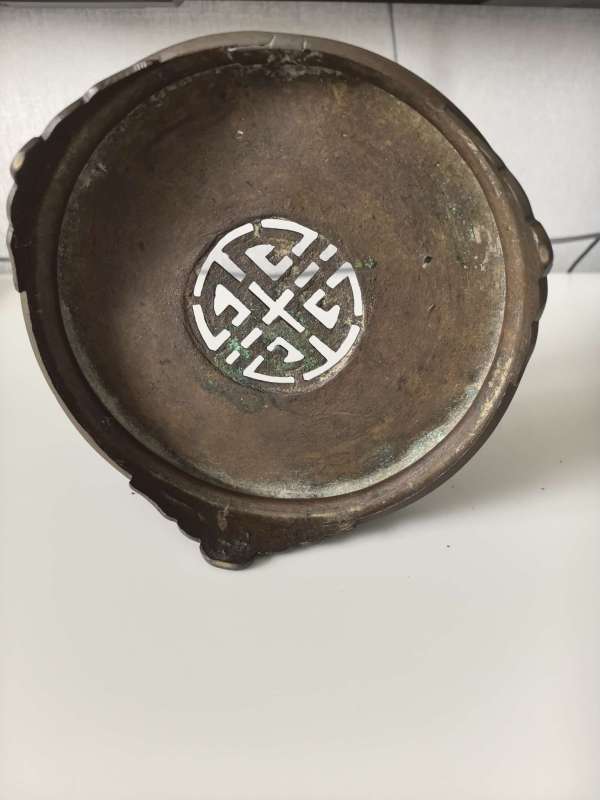 古玩清代獅耳龍紐三足爐真品鑒賞圖