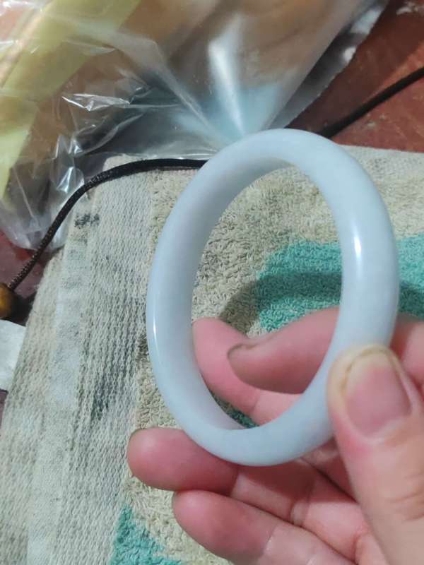古玩陶瓷翡翠手鐲真品鑒賞圖